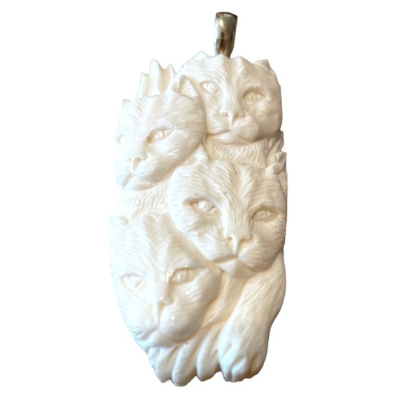 NOVICA carved bone cat pendant with silver finding, no chain,excellent condition - Picture 2 of 6